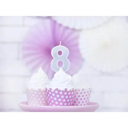 Świeczka cyferka "8" srebrny brokat, 7cm Świeczka cyferka "8" srebrny brokat, 7cm