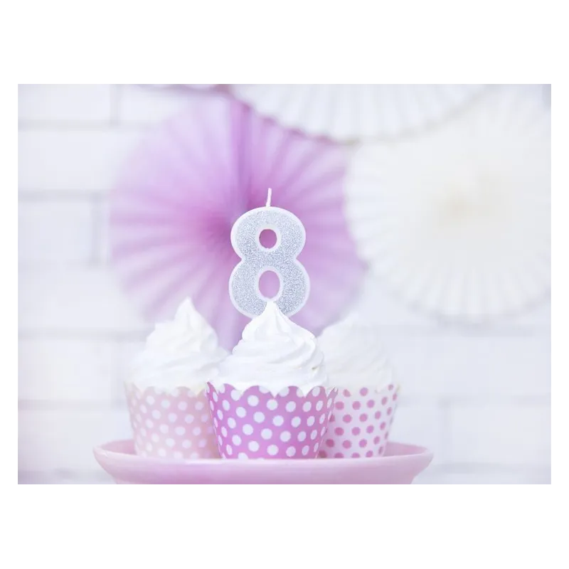 Świeczka cyferka "8" srebrny brokat, 7cm Świeczka cyferka "8" srebrny brokat, 7cm