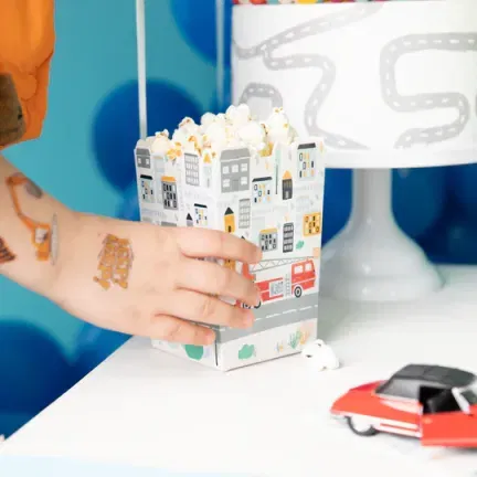 Pudełka na popcorn Auta 8,5x12,5cm 6szt. Pudełka na popcorn Auta 8,5x12,5cm 6szt.