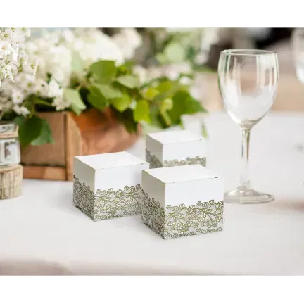 Pudełka papierowe na słodycze Złoty nadruk, 5x5x5cm, 6 szt. Pudełka papierowe na słodycze Złoty nadruk, 5x5x5cm, 6 szt.