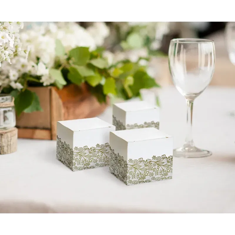 Pudełka papierowe na słodycze Złoty nadruk, 5x5x5cm, 6 szt. Pudełka papierowe na słodycze Złoty nadruk, 5x5x5cm, 6 szt.