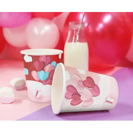 Kubeczki papierowe Love Is In The Air (czerwone), 250ml, 6szt. Kubeczki papierowe Love Is In The Air (czerwone), 250ml, 6szt.