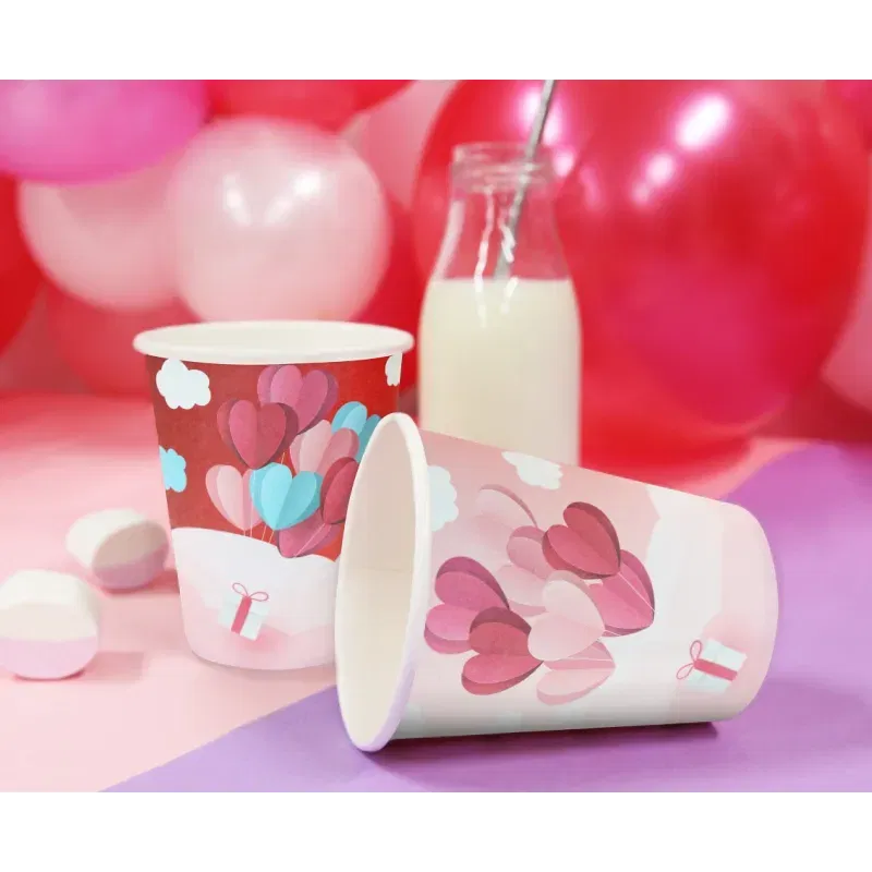 Kubeczki papierowe Love Is In The Air (czerwone), 250ml, 6szt. Kubeczki papierowe Love Is In The Air (czerwone), 250ml, 6szt.