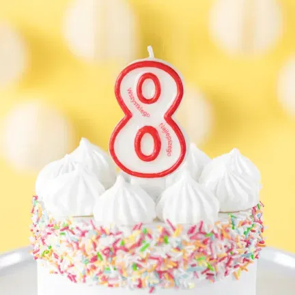 Świeczka cyfra 8 z napisem Wszystkiego najlepszego 