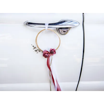 Rattanowe dekoracje na samochód