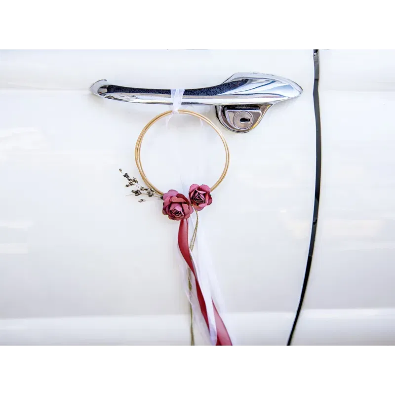 Rattanowe dekoracje na samochód