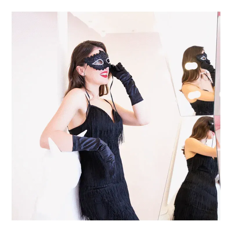 Maska karnawałowa brokatowa czarna z diamencikami 19x10cm Maska karnawałowa brokatowa czarna z diamencikami 19x10cm