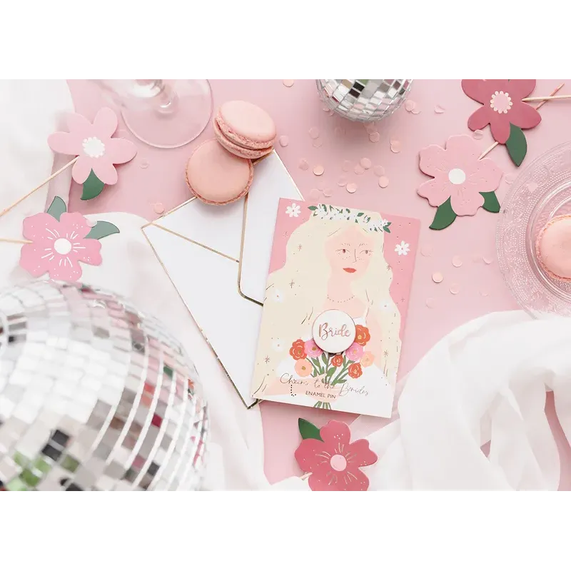 Kartka z pinem Bride, 10.5x15 cm Kartka z pinem Bride, 10.5x15 cm