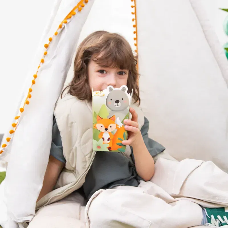 Pudełko na popcorn Leśni przyjaciele 8,5x15cm 6szt. Pudełko na popcorn Leśni przyjaciele 8,5x15cm 6szt.