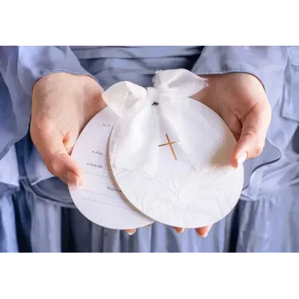 Zaproszenia komunijne Krzyż z gałązkami i kwiatami, białe 10szt. Zaproszenia komunijne Krzyż z gałązkami i kwiatami, białe 10szt.