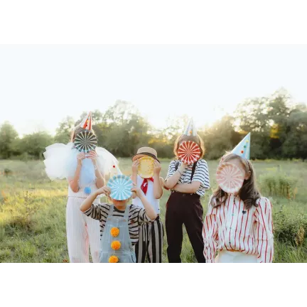 Talerzyki Paski Cyrk, 18x18 cm 6szt. Talerzyki Paski Cyrk, 18x18 cm 6szt.