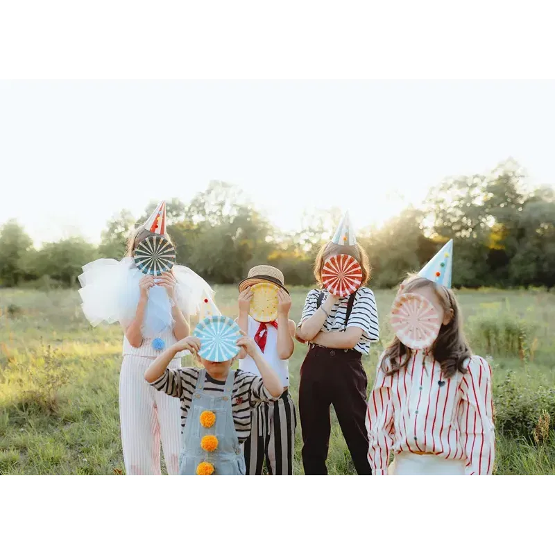 Talerzyki Paski Cyrk, 18x18 cm 6szt. Talerzyki Paski Cyrk, 18x18 cm 6szt.