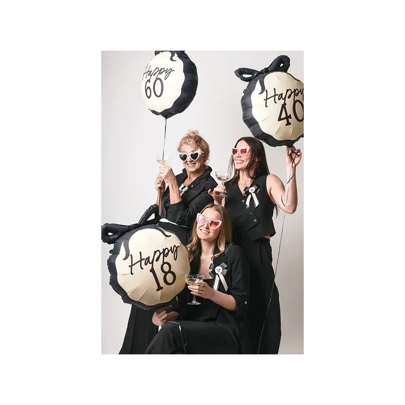 Kotylion na 18 urodziny, kremowo-czarny, 11x17 cm