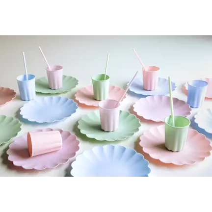 Słomki plastikowe 23 cm różowe 12szt. Słomki plastikowe 23 cm różowe 12szt.