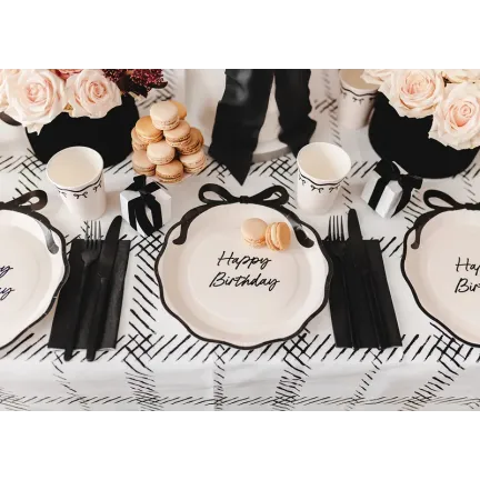 Talerzyki papierowe Happy Birthday z kokardką 24 cm 6szt. Talerzyki papierowe Happy Birthday z kokardką 24 cm 6szt.