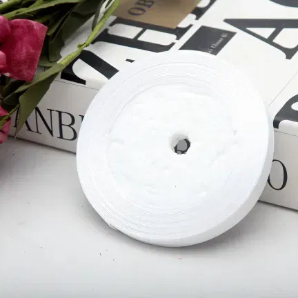 Tasiemka satynowa biała 10mm x 22m Tasiemka satynowa biała 10mm x 22m