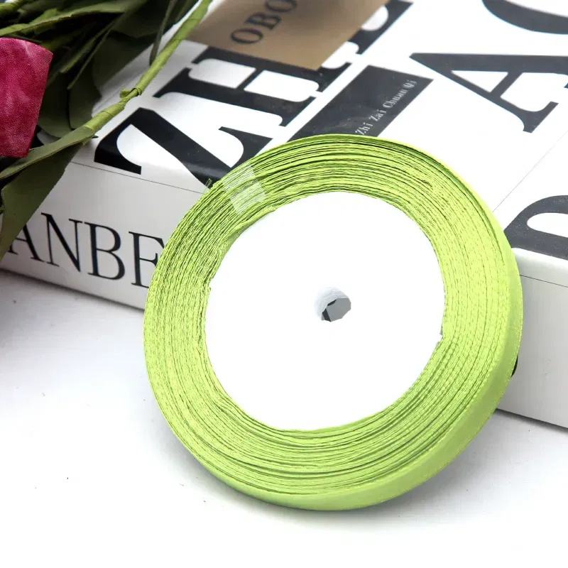 Tasiemka satynowa jasnozielona 10mm x 22m Tasiemka satynowa jasnozielona 10mm x 22m