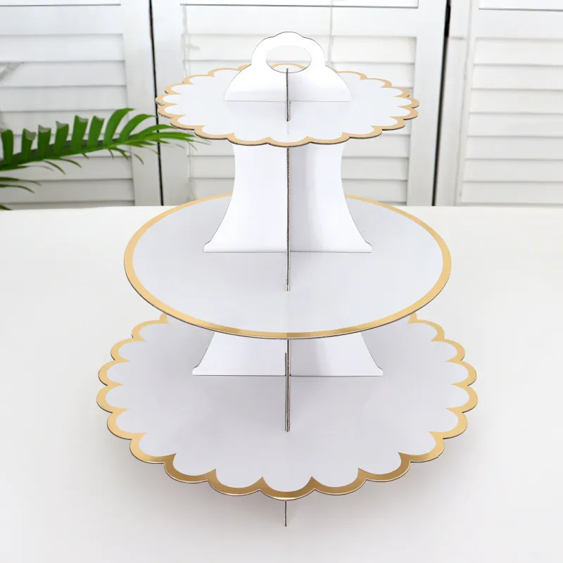 Patera papierowa na ciasto biało złota Patera papierowa na ciasto biało złota