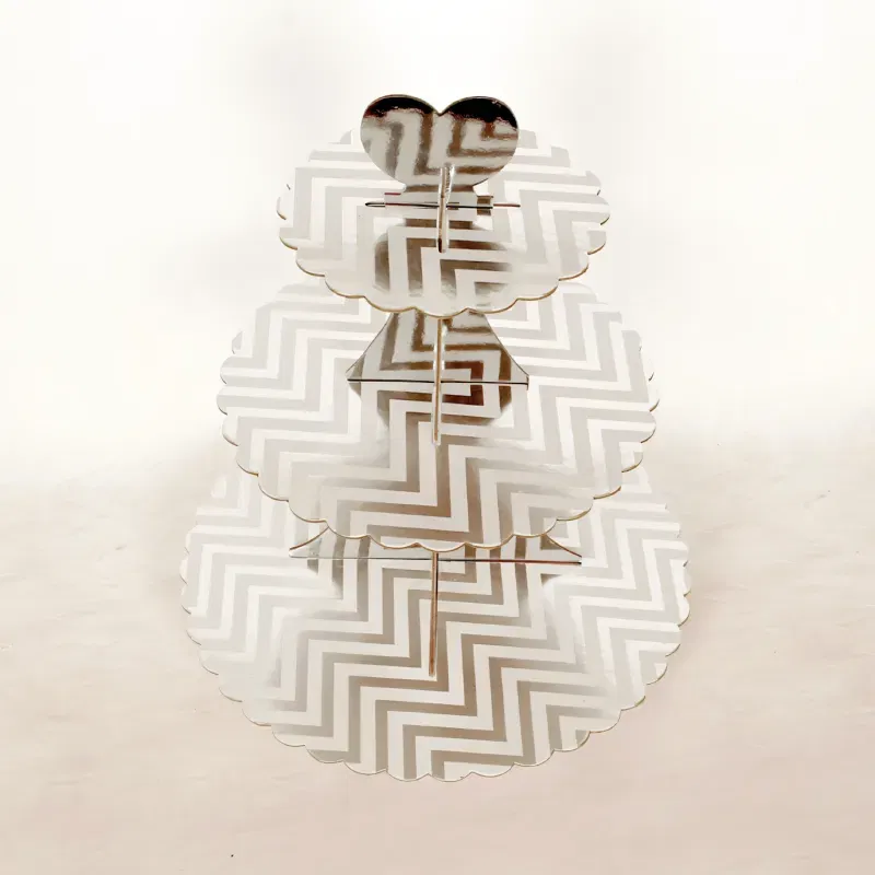 Patera papierowa na ciasto SREBRNA fala Patera papierowa na ciasto SREBRNA fala