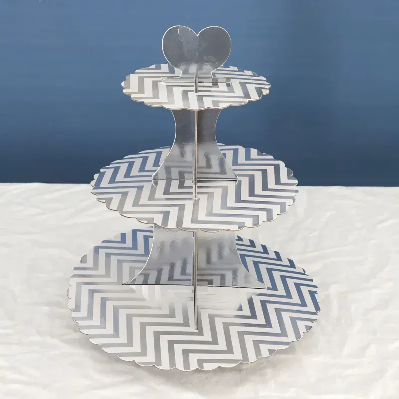 Patera papierowa na ciasto SREBRNA fala Patera papierowa na ciasto SREBRNA fala