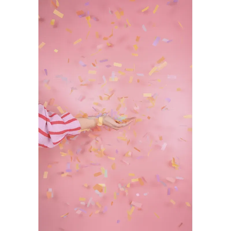 Tuba strzelająca konfetti paskami w kolorach pastelowych, długość 20 cm