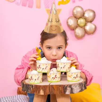 Czapeczki urodzinowe Koniki 6 szt. zestaw