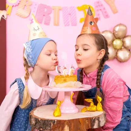 Czapeczki urodzinowe Koniki 6 szt. zestaw