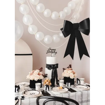 Talerzyki papierowe ''Hello 40'' 18 cm 6szt Talerzyki papierowe ''Hello 40'' 18 cm 6szt