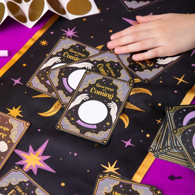 Karty zdrapki z wróżbami Andrzejkowe wróżby