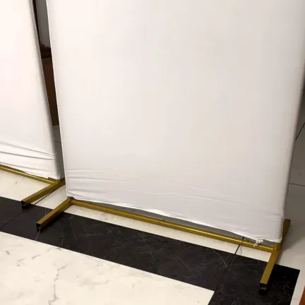 Pokrowiec biały materiał na stojak metalowy złoty ŁUK na balony i dekoracje 180x80cm